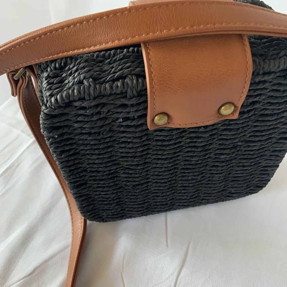 Billabong Purse Jabgibgi "Gimme Some" Straw Purse in Black - Picture 6 of 12